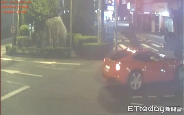 ▲法拉利左轉時未禮讓直行車，涂男撞上車頭後飛出。（圖／記者陸運陞翻攝）
