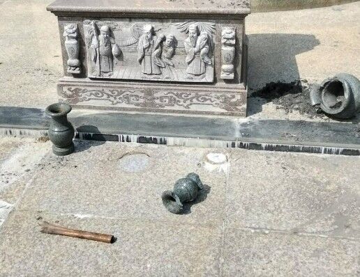 ▲彰化鹿港頂番里第12公墓遭人破壞。（圖／里長潘文生提供）