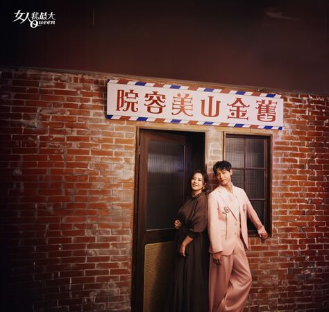 ▲劉品言（左）和連晨翔拍攝《女人我最大》10月封面。(圖／女人我最大)