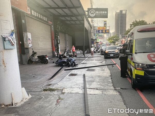 ▲台南市中西區中華北路1日上午發生車禍，22歲機車騎士受傷送醫，所幸無大礙。（記者林東良翻攝，下同）