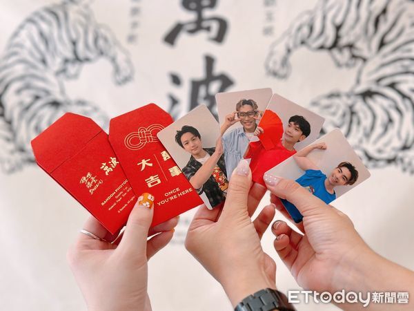 ▲▼萬波聯名理想混蛋推限定飲品「萬事大桔」，還有限定飲料杯、限量盲袋小卡。（圖／記者蕭筠攝）