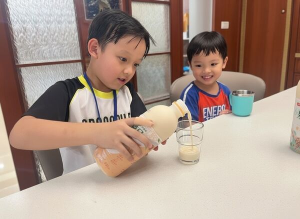 ▲泉植日推出全豆豆漿系列，採用全豆研磨保留膳食纖維，搭配穀物與堅果，兼具營養與永續理念。（泉植日提供，下同）