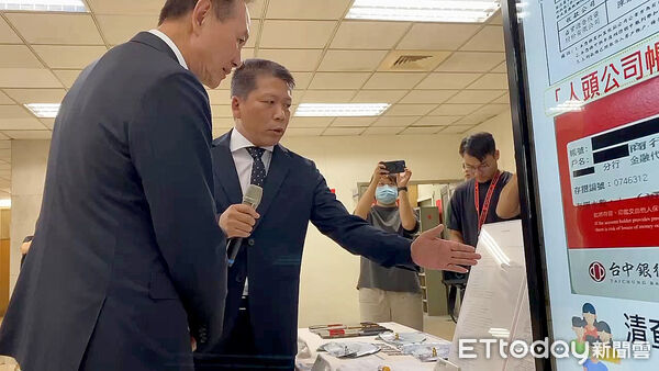 ▲刑事局長周幼偉視察全台警打詐掃黑肅槍專案成果。（圖／記者張君豪翻攝）