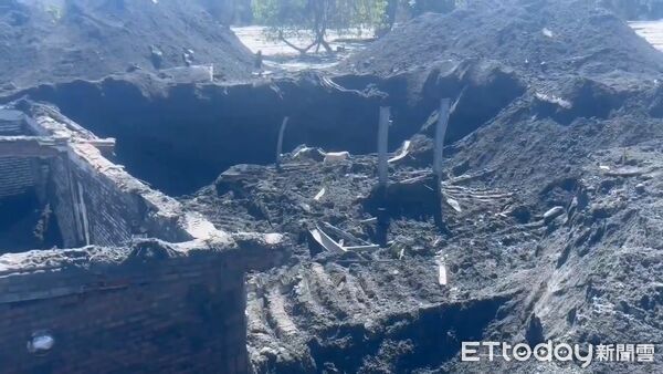 ▲▼           開挖震撼畫面曝！一樓慘變地下室埋土裡  。（圖／地方中心翻攝）