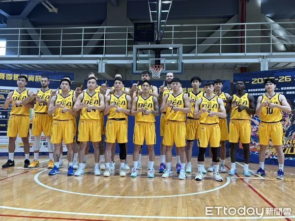 ▲新北中信特攻JJUBI、金渡兒、劉志威。（圖／記者杜奕君攝）