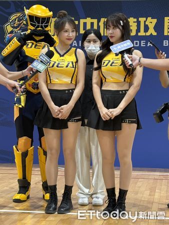 ▲新北中信特攻JJUBI、金渡兒、劉志威。（圖／記者杜奕君攝）