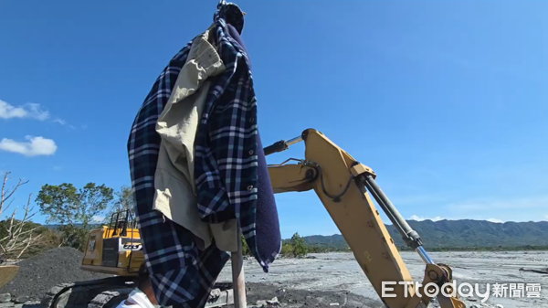 ▲▼花蓮林姓夫妻失聯9天，兒帶怪手返回工寮開挖。（圖／地方中心翻攝）