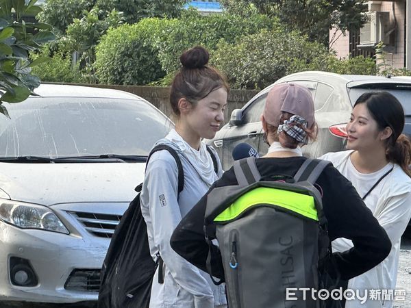 ▲南韓啦啦隊女神李多慧低調現身花蓮協助救災。（圖／記者許權毅攝，下同）
