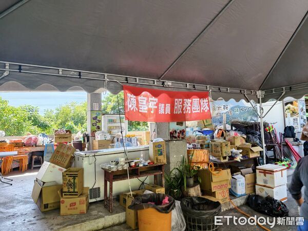 ▲台南市議員陳皇宇攜手國泰人壽歸仁通訊處，送蔬菜物資支援花蓮災區義煮行動。（記者林東良翻攝，下同）