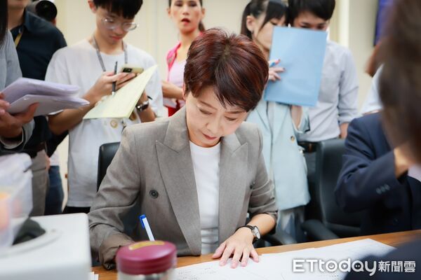 ▲立委陳亭妃當選經濟委員會召委，強調優先顧好台南災後重建經費。（記者林東良翻攝，下同）