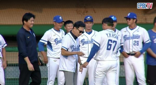 ▲▼          富邦悍將二軍總冠軍戰，大董蔡明忠親自到場   。（圖／截自CPBL.TV）