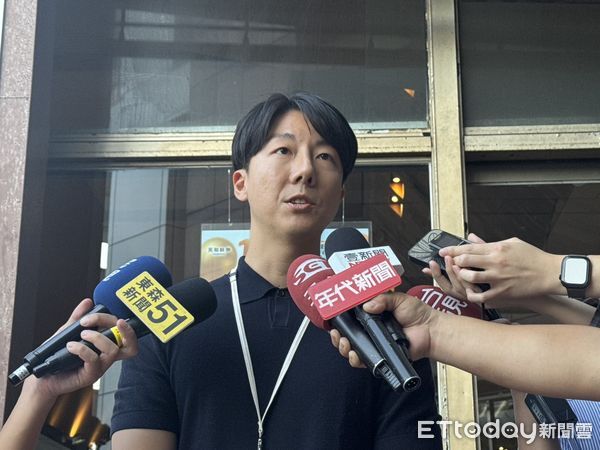 ▲▼民進黨發言人吳崢受訪。（圖／記者杜冠霖攝）