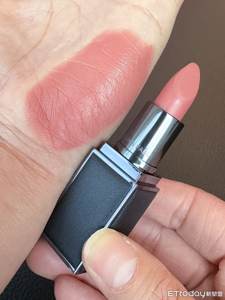 TOM FORD,ADDICTION,唇膏,唇彩,彩妝,試開箱,。（圖／記者李薇攝、品牌提供）