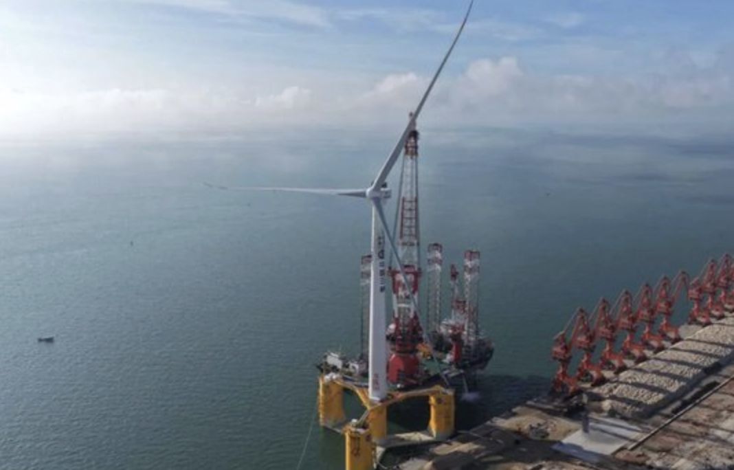 ▲全球首台16兆瓦漂浮式海上風電成套系統「三峽領航號」。（圖／翻攝微博）