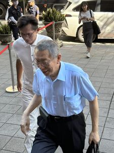 黃國昌call out問「聽到我跟監你有沒有很生氣」 柯文哲無奈回應了