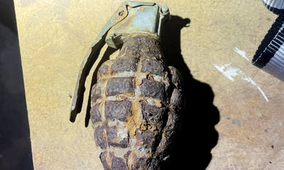 爸媽發現3歲童院子撿到「二戰手榴彈」　拆彈專家驚：還可以引爆