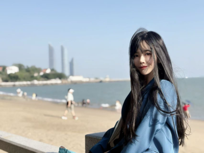 陸90後正妹副教授爆紅！　謙虛回應：本人長相普通