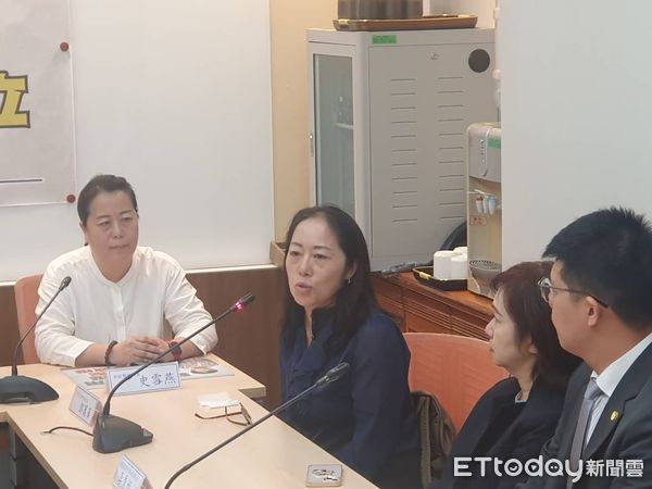 ▲▼  羅智強組「反綠迫害聯盟」替陸配討公道    。（圖／記者崔至雲攝）