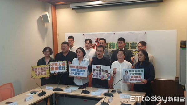 ▲▼  羅智強組「反綠迫害聯盟」替陸配討公道    。（圖／記者崔至雲攝）