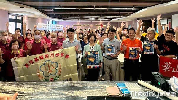 ▲基檢攜手社區手作1500顆月餅。（圖／記者郭世賢翻攝）