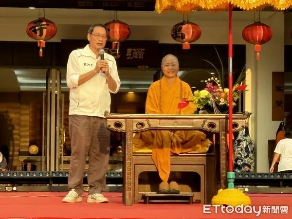 ▲萬法寺將法會捐獻金全部捐助花蓮災民。（圖／蘇清泉服務處提供）