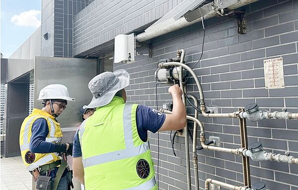 ▲桃園市環保局督促台灣中油公司在桃園煉油廠周邊加裝高密度空品感測器，將提前上限提升桃園空氣品質監測。（圖／市府環保局提供）