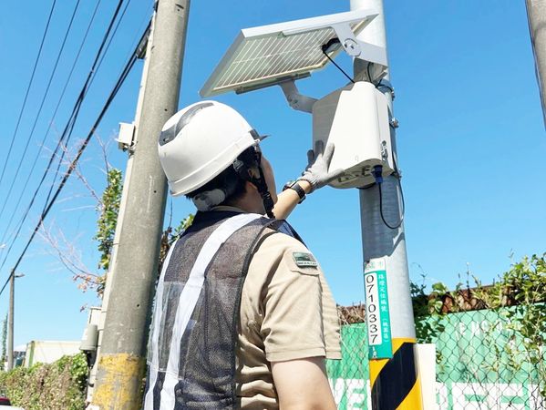 ▲桃園市環保局督促台灣中油公司在桃園煉油廠周邊加裝高密度空品感測器。（圖／市府環保局提供）