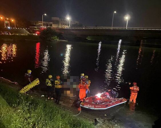 ▲海空搜尋落水女子。（圖／消防局提供）