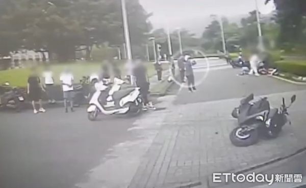 ▲▼快訊／屏東大18歲學生體育館前自撞　送醫不治。（圖／記者陳崑福翻攝）