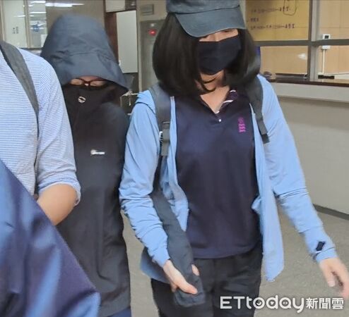 ▲▼楊姓女子（楊錦屏）涉用老鼠藥毒害澳洲男友，今（1日）到台北地院出庭，全身黑衣包緊緊躲避媒體拍攝。（圖／記者黃哲民攝）