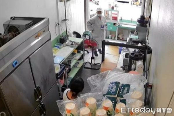 ▲▼草屯早餐店拒捐款，比丘尼翻臉嗆「囂張什麼」還作勢動手。（圖／翻攝自Facebook／草屯人）