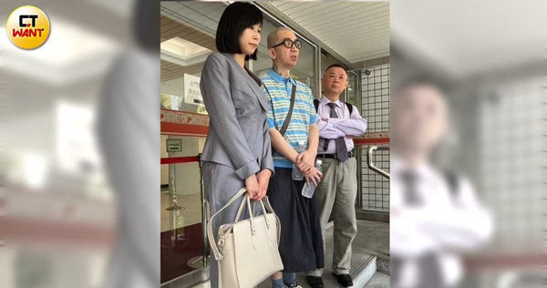 作家H（陳鴻儀）（中）遭前女友陳珮甄提告妨害名譽，委任林沄蓁律師（左）當辯護人。（圖／高瑀彤攝）