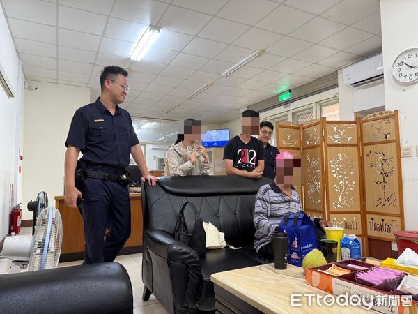 ▲里港警分局員警幫家屬找到郭男。（圖／記者陳崑福翻攝）