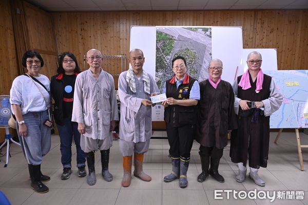 ▲華藏淨宗弘化基金會與中華華藏淨宗學會，共計1千萬元至「花蓮縣重大災害民間賑災捐款專戶」。（圖／花蓮縣政府提供，下同）