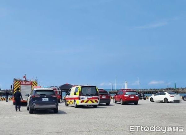 ▲▼高雄市彌陀區北側海域昨（1）日晚間傳出不幸消息，一名日前失聯的22歲男子，被釣客發現陳屍在海堤外。（圖／記者吳世龍翻攝）