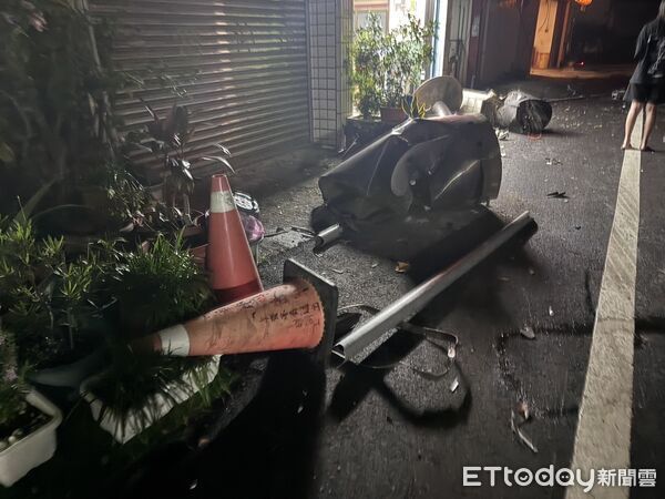 ▲施男涉嫌偷走拖扳車沿路肇事。（圖／記者陳崑福翻攝）