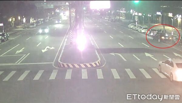 ▲邱男擦撞路旁28部汽機車逃逸，遭攔獲並搜出喪屍煙彈。（圖／記者陸運陞翻攝）