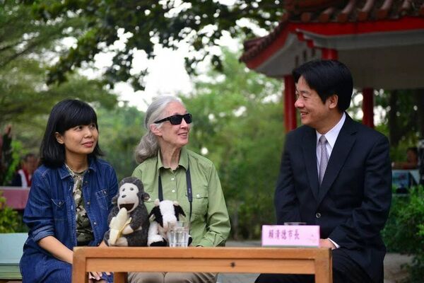 ▲▼總統賴清德回憶在台南市長任內，曾跟保育運動先驅珍古德（Jane Goodall）博士互動的故事。（圖／賴清德臉書）