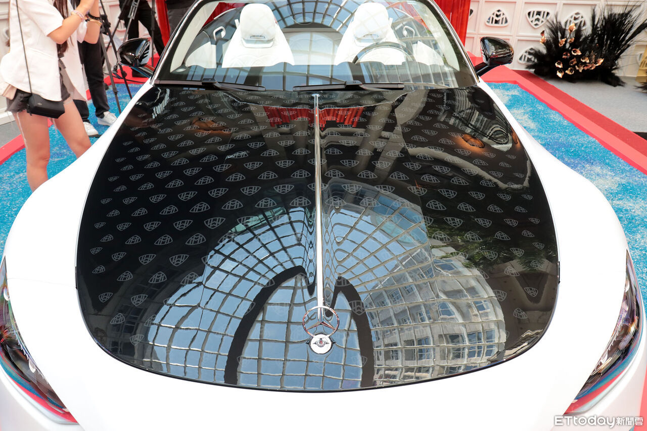 ▲1196萬起！賓士「邁巴赫奢華敞篷跑車」台灣開賣　新總裁首次亮相。（圖／記者張慶輝攝）