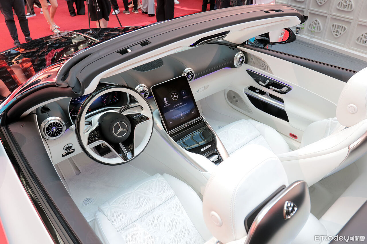 ▲1196萬起！賓士「邁巴赫奢華敞篷跑車」台灣開賣　新總裁首次亮相。（圖／記者張慶輝攝）