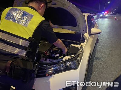 爆胎刁車又沒電！女駕駛超慘　台東暖警伸援手助脫果
