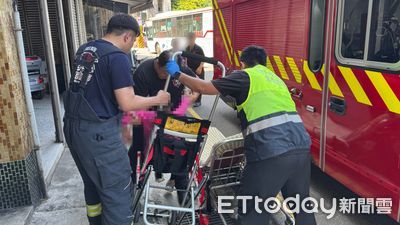 瑞芳83歲母洗腎失聯!兒在南投遠距求救 警消出動雲梯車解危