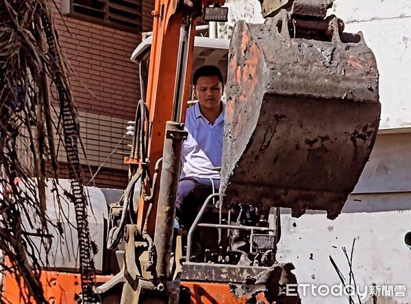 ▲獨／直擊光復救災超人「手在抖」！原因藏洋蔥 。（圖／記者劉邠如攝）