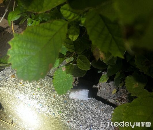 ▲台南市警五分局員警巡邏發現可疑重機，當場查獲海洛因毒品。（記者林東良翻攝，下同）