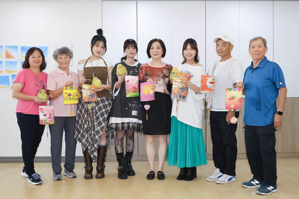 ▲▼馬來西亞歌手陳佩賢攜手師妹童雲晞、康庭瑋化身紅心字會公益大使。（圖／紅心字會提供）