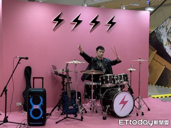 ▲▼BLACKPINK ROS&Eacute;快閃店登錄高雄。（圖／記者許宥孺攝）