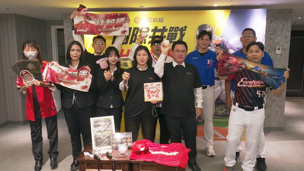 ▲▼永慶房屋,運動企業認證,永慶盃壘球賽,授旗嘉賓林智勝。（圖／記者姜國輝攝）