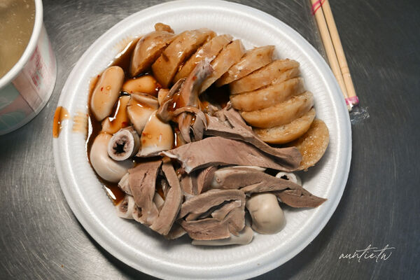 ▲▼仁愛市場大腸圈。（圖／部落客水晶安蹄不務正業過生活授權提供）