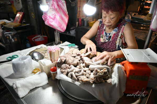 ▲▼仁愛市場大腸圈。（圖／部落客水晶安蹄不務正業過生活授權提供）