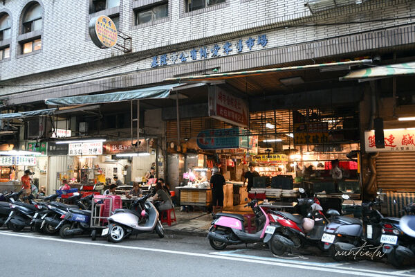 ▲▼仁愛市場大腸圈。（圖／部落客水晶安蹄不務正業過生活授權提供）